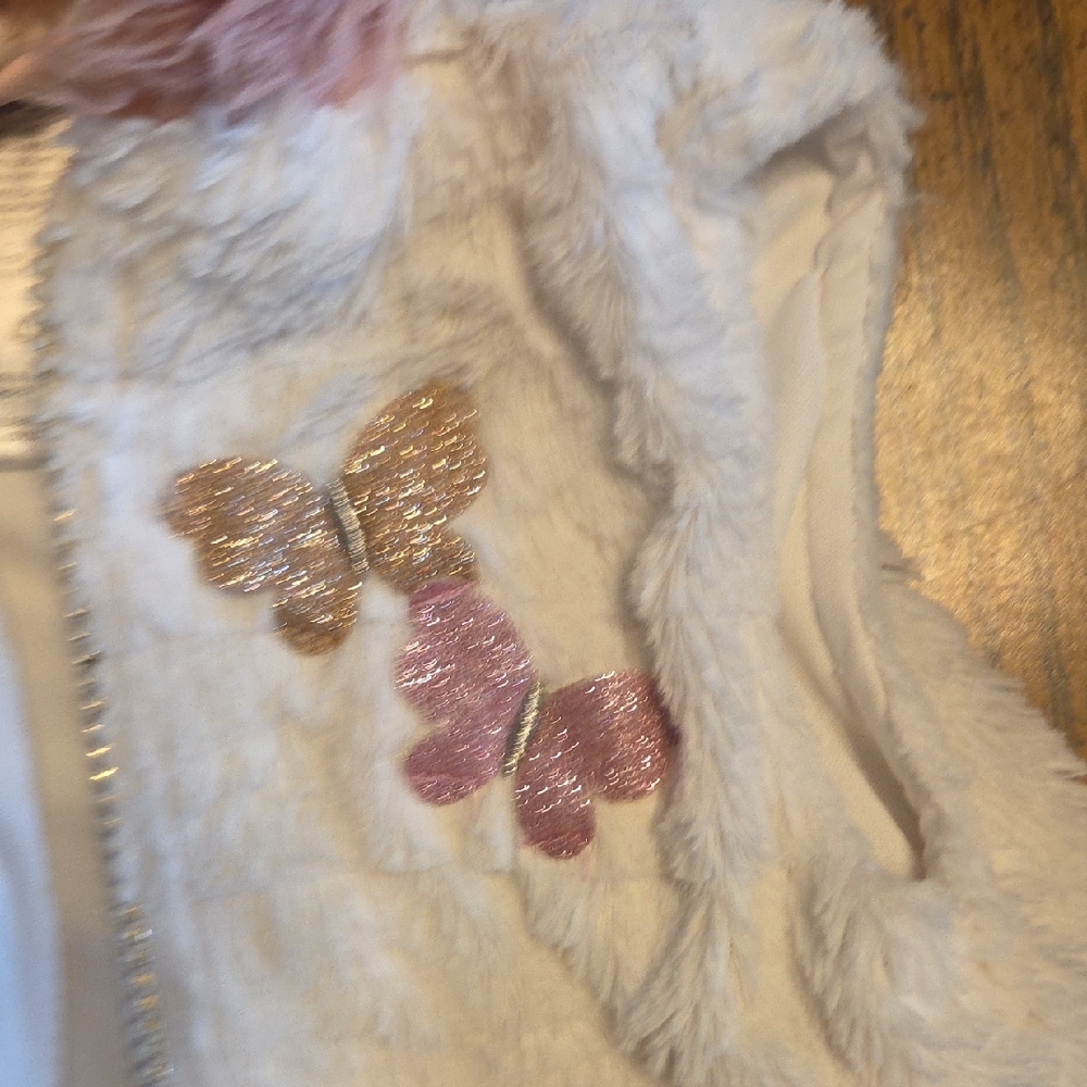 Girls White Faux Fur Hooded Vest (4T) - Picture 4 of 8